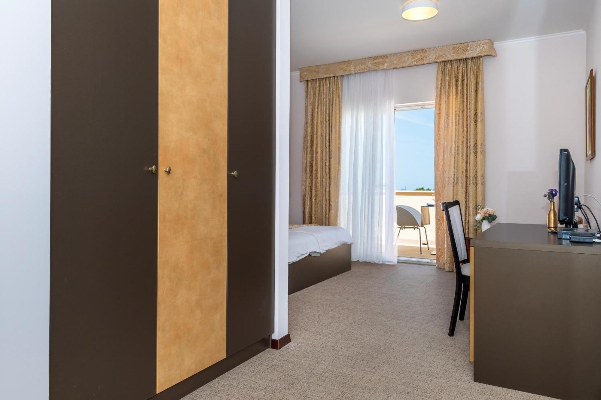 Guest Accommodation Atrium Gulin Lozovac Esterno foto